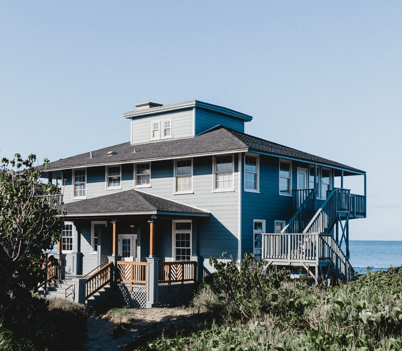 Dustless blasting on a beach house